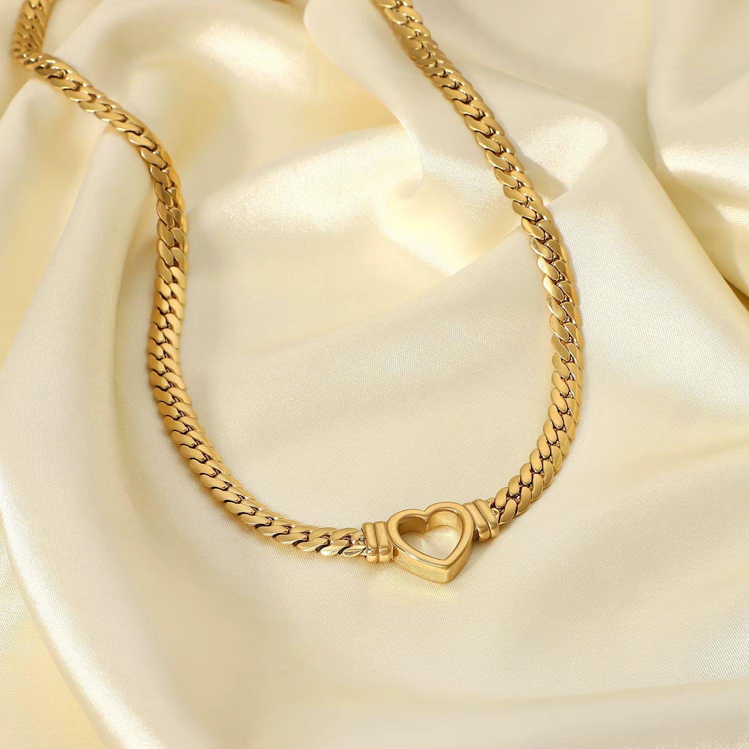 Auréla Heart Necklace